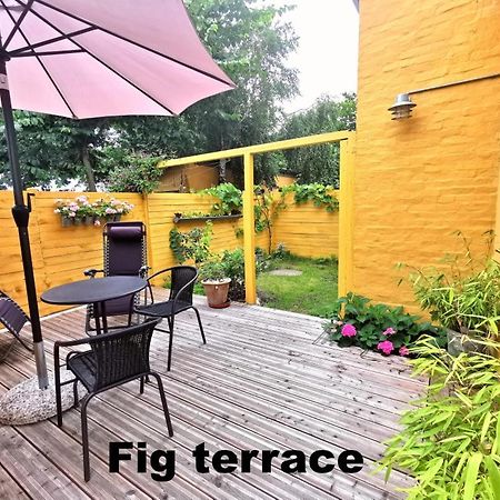 The Fig Studio - "Den Gule Svane" Guest House - Near Ronne & Beach Exteriör bild