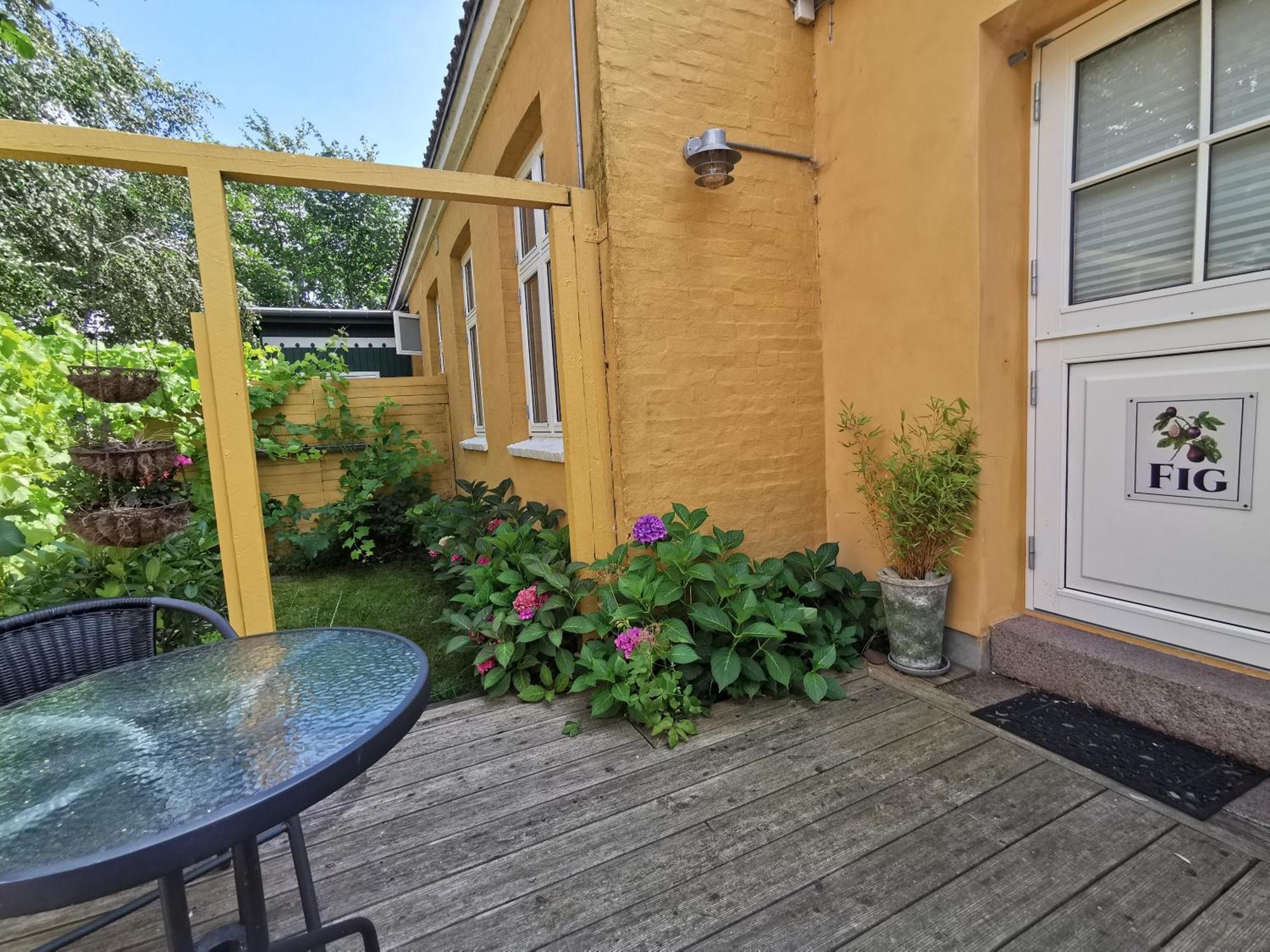 The Fig Studio - "Den Gule Svane" Guest House - Near Ronne & Beach Exteriör bild