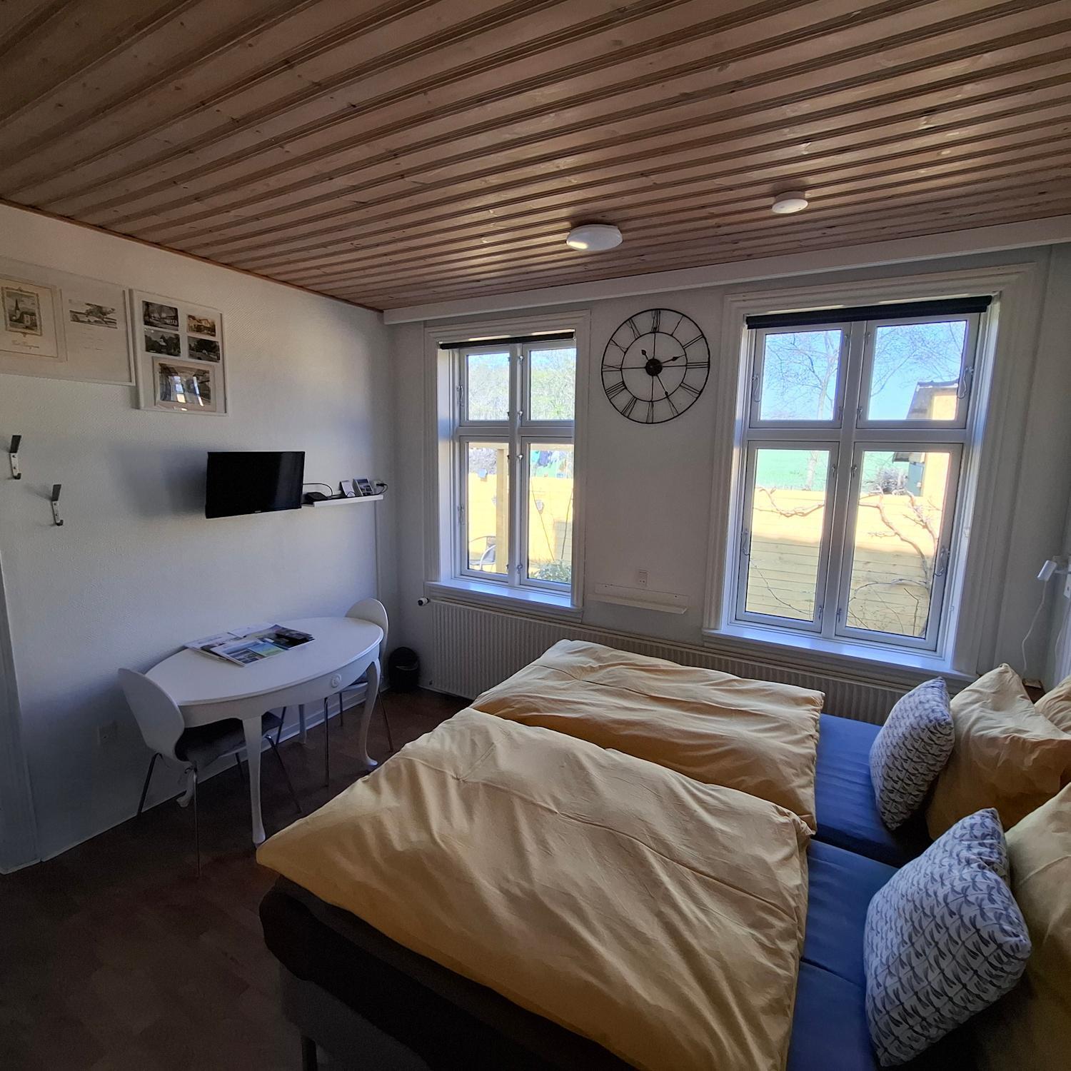 The Fig Studio - "Den Gule Svane" Guest House - Near Ronne & Beach Exteriör bild